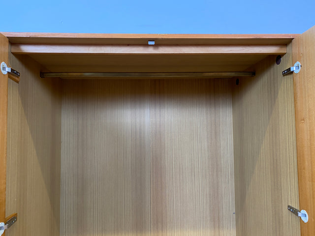 WMK I Das Glanzstück I Perfekt aufgeteilter Mid-Century Kleiderschrank aus 1967 mit Schubladen