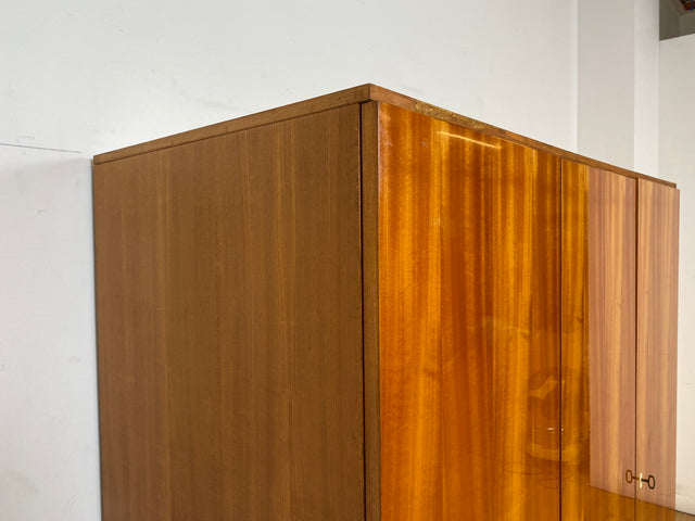 WMK I Das Glanzstück I Perfekt aufgeteilter Mid-Century Kleiderschrank aus 1967 mit Schubladen