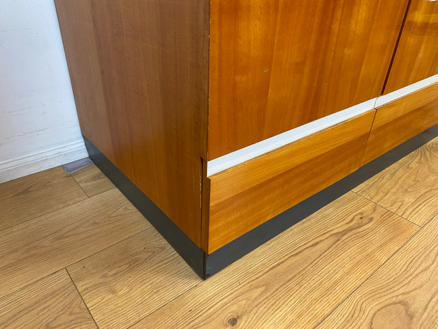 WMK I Das Glanzstück I Perfekt aufgeteilter Mid-Century Kleiderschrank aus 1967 mit Schubladen