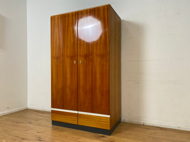 WMK I Das Glanzstück I Perfekt aufgeteilter Mid-Century Kleiderschrank aus 1967 mit Schubladen I Schrank Schlafzimmerschrank Wäscheschrank Wardrobe Vintage Retro 60er 70er I Berlin Leipzig Hamburg