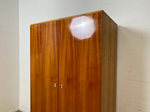 WMK I Das Glanzstück I Perfekt aufgeteilter Mid-Century Kleiderschrank aus 1967 mit Schubladen I Schrank Schlafzimmerschrank Wäscheschrank Wardrobe Vintage Retro 60er 70er I Berlin Leipzig Hamburg
