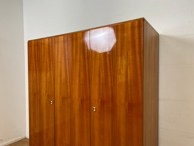 WMK I Das Glanzstück I Perfekt aufgeteilter Mid-Century Kleiderschrank aus 1967 mit Schubladen