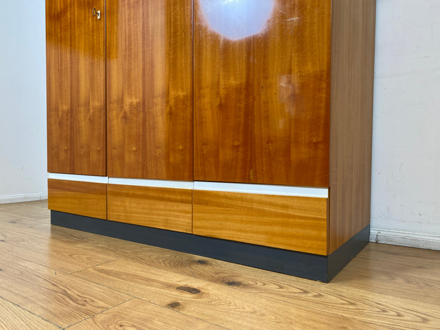 WMK I Das Glanzstück I Perfekt aufgeteilter Mid-Century Kleiderschrank aus 1967 mit Schubladen