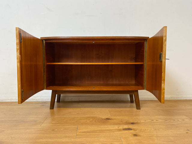 WMK I Formschöne und geräumige Mid-Century Kommode mit zeittypischen konischen Füßen I Sideboard Schrank Anrichte Wäschekommode TV Lowboard Rockabilly Vintage 50er 60er I Berlin Leverkusen Wiesbaden