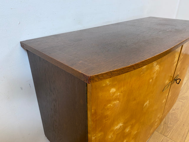 WMK I Formschöne und geräumige Mid-Century Kommode mit zeittypischen konischen Füßen I Sideboard Schrank Anrichte Wäschekommode TV Lowboard Rockabilly Vintage 50er 60er I Berlin Leverkusen Wiesbaden