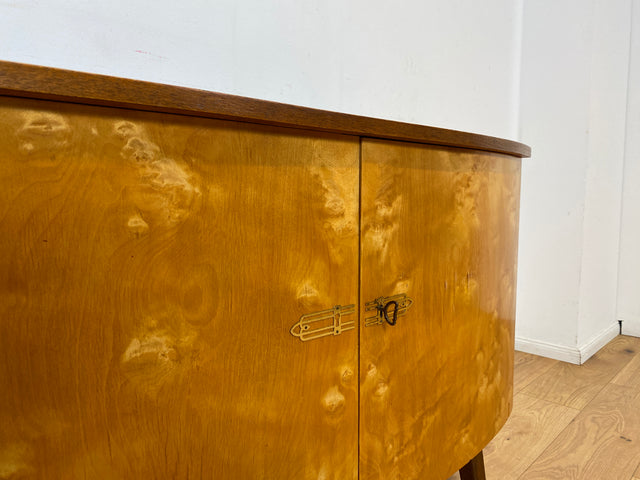 WMK I Formschöne und geräumige Mid-Century Kommode mit zeittypischen konischen Füßen I Sideboard Schrank Anrichte Wäschekommode TV Lowboard Rockabilly Vintage 50er 60er I Berlin Leverkusen Wiesbaden