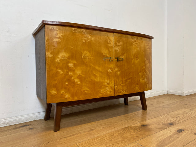 WMK I Formschöne und geräumige Mid-Century Kommode mit zeittypischen konischen Füßen I Sideboard Schrank Anrichte Wäschekommode TV Lowboard Rockabilly Vintage 50er 60er I Berlin Leverkusen Wiesbaden