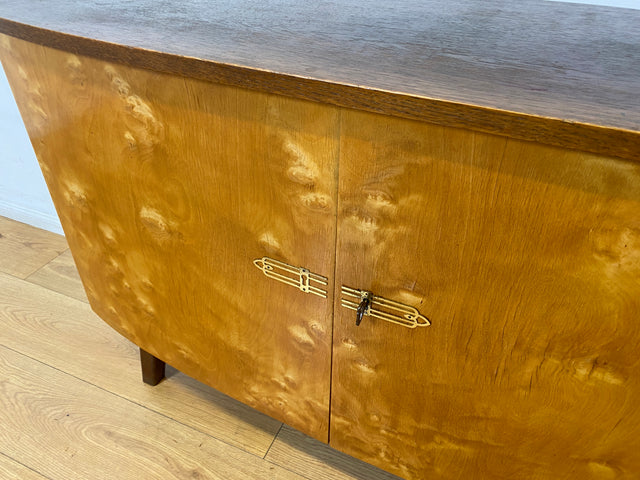WMK I Formschöne und geräumige Mid-Century Kommode mit zeittypischen konischen Füßen I Sideboard Schrank Anrichte Wäschekommode TV Lowboard Rockabilly Vintage 50er 60er I Berlin Leverkusen Wiesbaden