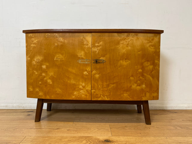 WMK I Formschöne und geräumige Mid-Century Kommode mit zeittypischen konischen Füßen I Sideboard Schrank Anrichte Wäschekommode TV Lowboard Rockabilly Vintage 50er 60er I Berlin Leverkusen Wiesbaden