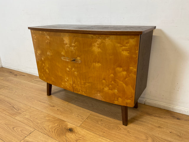 WMK I Formschöne und geräumige Mid-Century Kommode mit zeittypischen konischen Füßen I Sideboard Schrank Anrichte Wäschekommode TV Lowboard Rockabilly Vintage 50er 60er I Berlin Leverkusen Wiesbaden