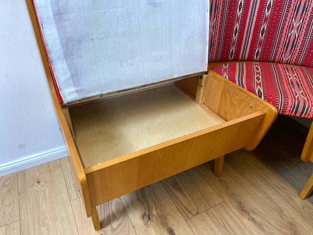 WMK I Besonders schöne Mid-Century Kücheneckbank mit rotem Originalbezug und praktischen Staufächern