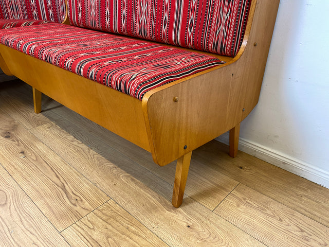 WMK I Besonders schöne Mid-Century Kücheneckbank mit rotem Originalbezug und praktischen Staufächern