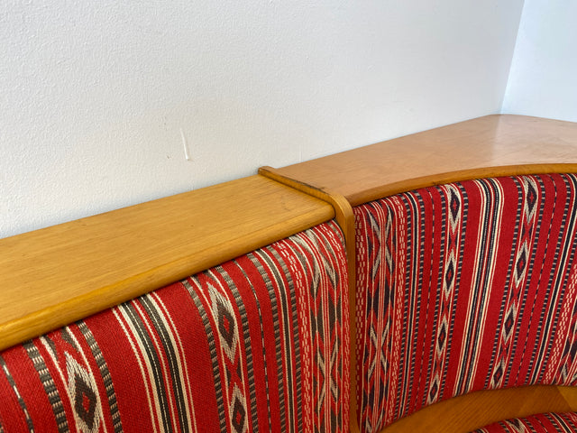 WMK I Besonders schöne Mid-Century Kücheneckbank mit rotem Originalbezug und praktischen Staufächern