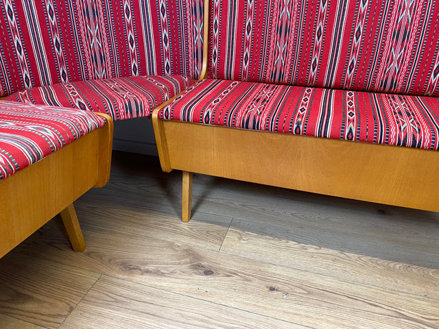 WMK I Besonders schöne Mid-Century Kücheneckbank mit rotem Originalbezug und praktischen Staufächern
