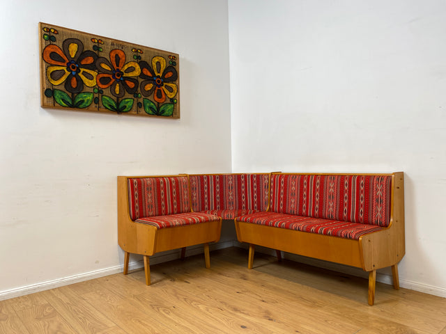 WMK I Besonders schöne Mid-Century Kücheneckbank mit rotem Originalbezug und praktischen Staufächern