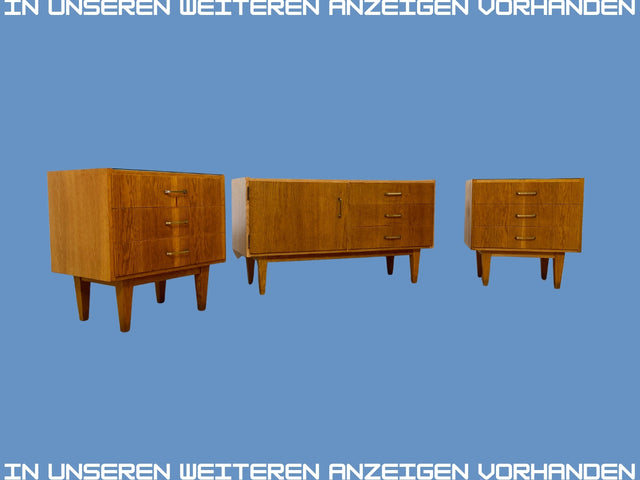 WMK I Stilvoller Mid-Century Nachttisch aus 1965 in Eiche mit Schubladen und Messinggriffen