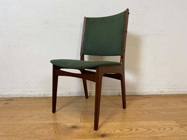 WMK I Set aus 6 skandinavischen Designer Stühlen von Erik Buck aus Nussbaum mit grünem Stoffbezug