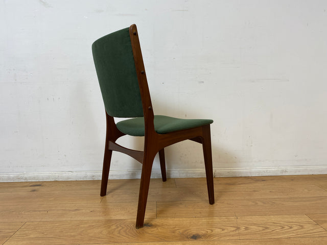 WMK I Set aus 6 skandinavischen Designer Stühlen von Erik Buck aus Nussbaum mit grünem Stoffbezug
