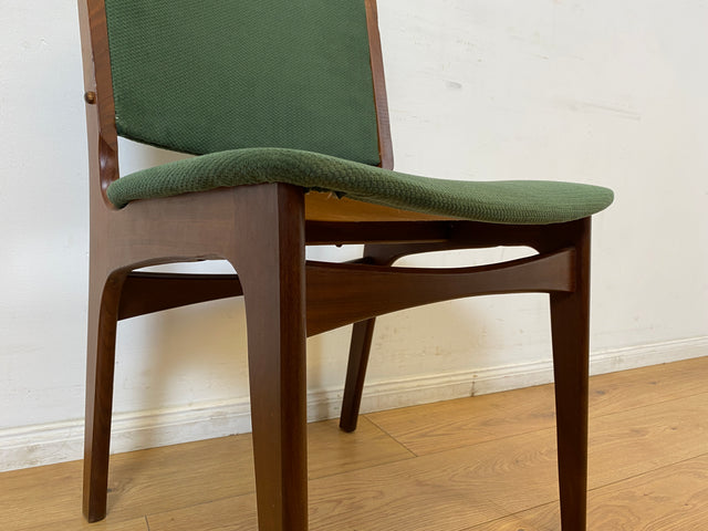 WMK I Set aus 6 skandinavischen Designer Stühlen von Erik Buck aus Nussbaum mit grünem Stoffbezug