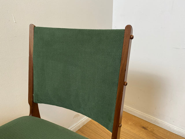 WMK I Set aus 6 skandinavischen Designer Stühlen von Erik Buck aus Nussbaum mit grünem Stoffbezug