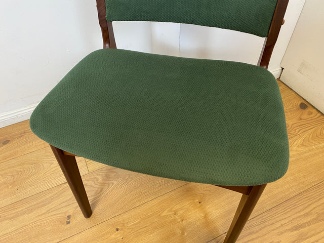 WMK I Set aus 6 skandinavischen Designer Stühlen von Erik Buck aus Nussbaum mit grünem Stoffbezug