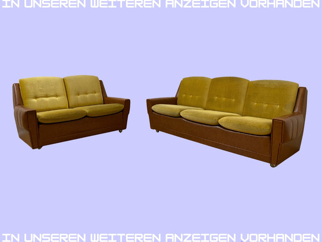 WMK I Retro pur! I Schönes und gemütliches Space Age Sofa auf Kugelrollen in senffarbigem Stoffbezug & Kunstleder