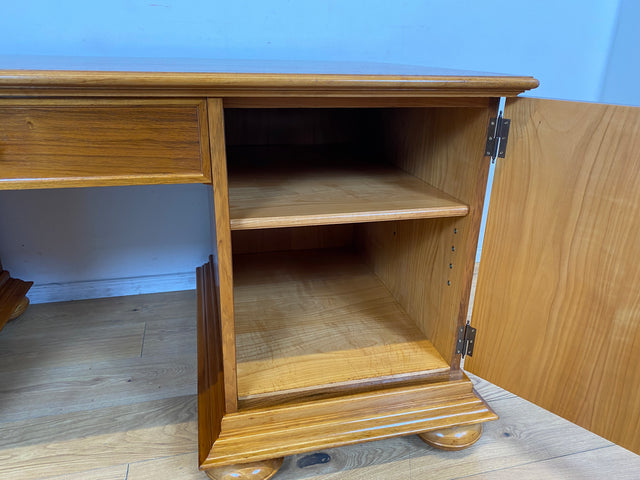 WMK I Hochwertiger Vintage 2-Personen Schreibtisch im Antiken Stil in Nussbaum