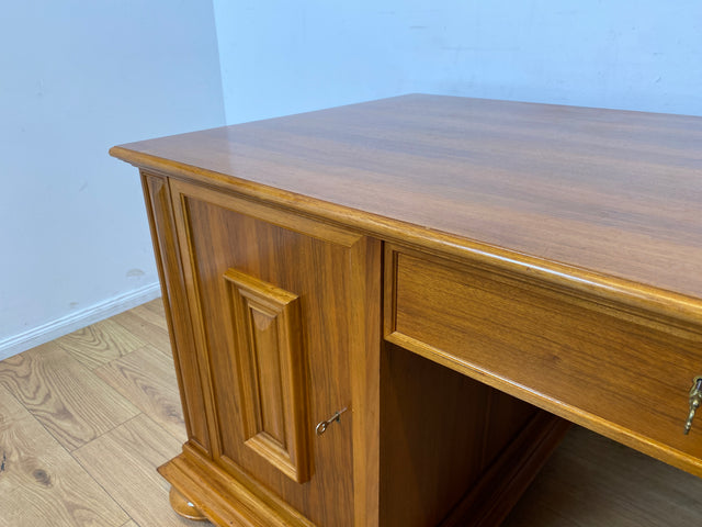 WMK I Hochwertiger Vintage 2-Personen Schreibtisch im Antiken Stil in Nussbaum