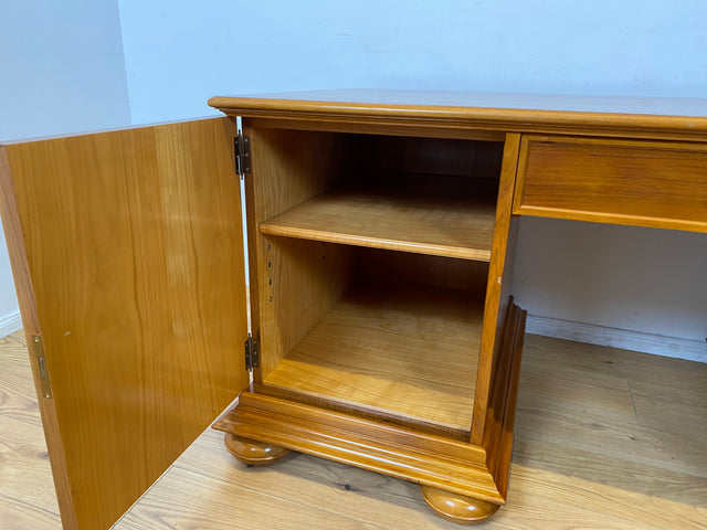 WMK I Hochwertiger Vintage 2-Personen Schreibtisch im Antiken Stil in Nussbaum