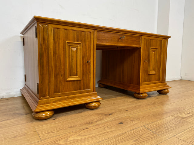 WMK I Hochwertiger Vintage 2-Personen Schreibtisch im Antiken Stil in Nussbaum