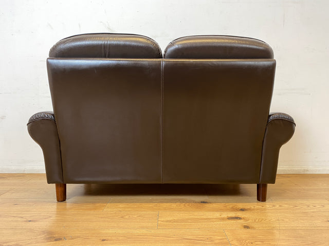 WMK I Schönes und sehr gemütliches Vintage 2er Sofa mit gestepptem Echtleder Bezug und charaktervoller Patina