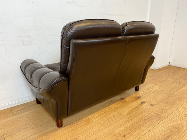 WMK I Schönes und sehr gemütliches Vintage 2er Sofa mit gestepptem Echtleder Bezug und charaktervoller Patina