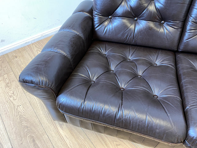 WMK I Schönes und sehr gemütliches Vintage 2er Sofa mit gestepptem Echtleder Bezug und charaktervoller Patina
