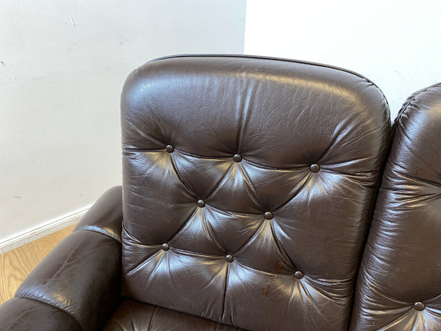 WMK I Schönes und sehr gemütliches Vintage 2er Sofa mit gestepptem Echtleder Bezug und charaktervoller Patina