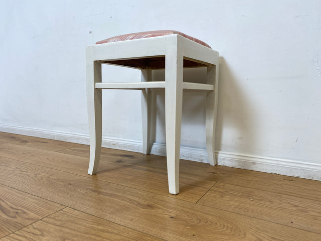 WMK I Versand möglich I 1/2 Schöner weißer Mid-Century Sitzhocker mit gepolstertem Sitz in Rosa