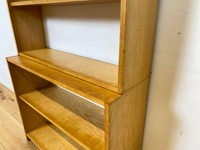 WMK I Schlichtes helles 60er Jahre Bücherregal I Zweiteilig, in Eiche mit weißer Rückwand I