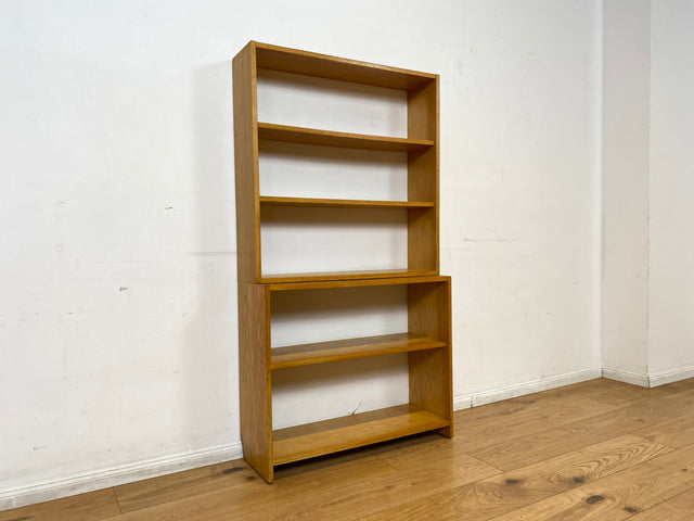 WMK I Schlichtes helles 60er Jahre Bücherregal I Zweiteilig, in Eiche mit weißer Rückwand I