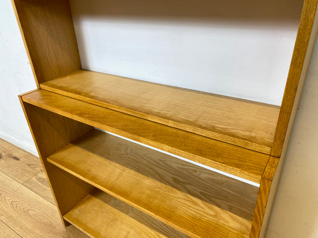 WMK I Schlichtes helles 60er Jahre Bücherregal I Zweiteilig, in Eiche mit weißer Rückwand I