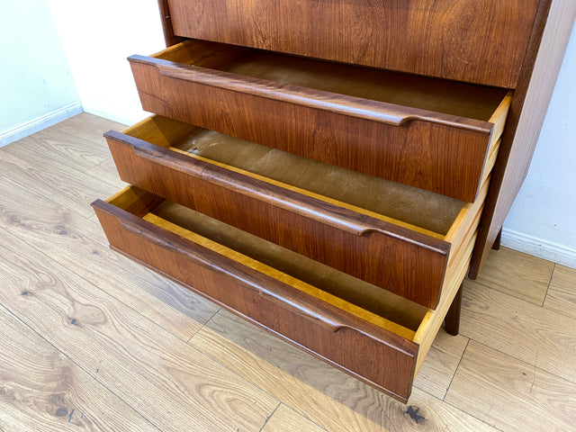 Das Highlight I Rare skandinavische Mid-Century Schminkkommode in Teakholz mit Schubladen & Spiegel I Kommode Sideboard Schminktisch Wäschekommode Frisierkommode Danish Design Vintage I