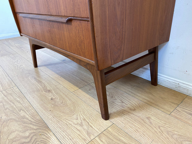 Das Highlight I Rare skandinavische Mid-Century Schminkkommode in Teakholz mit Schubladen & Spiegel I Kommode Sideboard Schminktisch Wäschekommode Frisierkommode Danish Design Vintage I