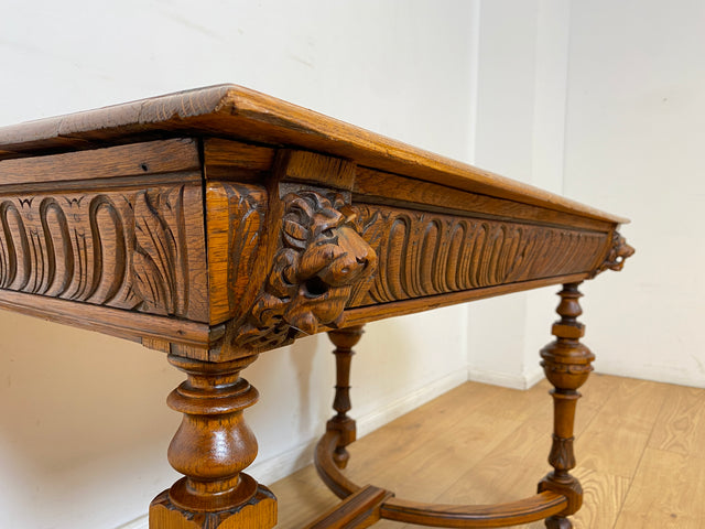 WMK I Wunderschöner antiker Esstisch aus massiver Eiche mit handverziertem Tischgestell, um 1900