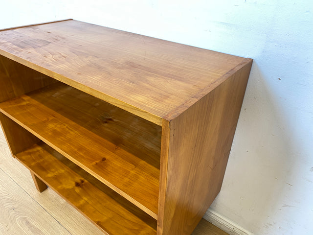 WMK I Versand möglich I Minimalistische helle 60er Jahre Regal Kommode aus vollem Holz