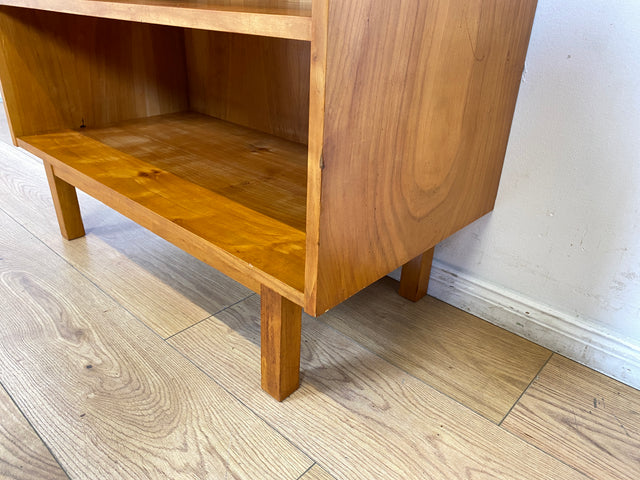 WMK I Versand möglich I Minimalistische helle 60er Jahre Regal Kommode aus vollem Holz