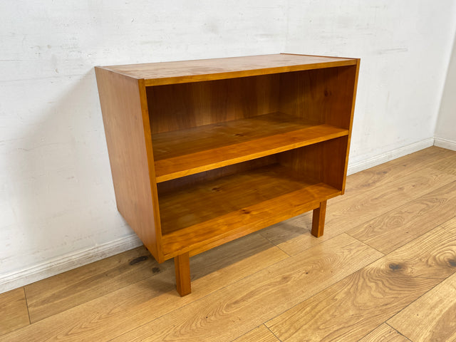 WMK I Versand möglich I Minimalistische helle 60er Jahre Regal Kommode aus vollem Holz