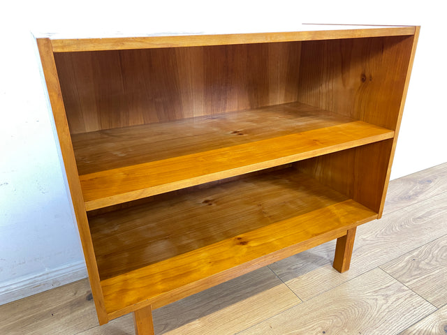 WMK I Versand möglich I Minimalistische helle 60er Jahre Regal Kommode aus vollem Holz
