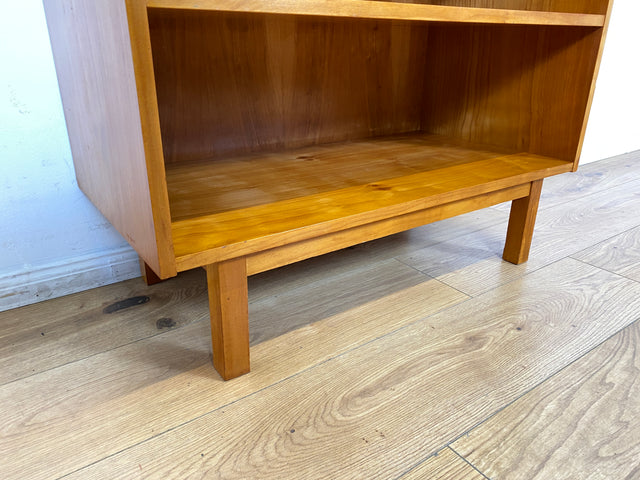 WMK I Versand möglich I Minimalistische helle 60er Jahre Regal Kommode aus vollem Holz