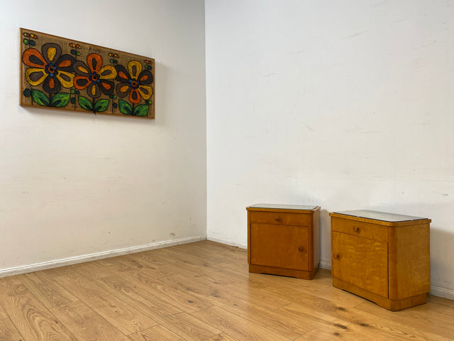 WMK I 1/2 Schöner & gut erhaltener heller 50er Jahre Nachttisch aus vollem Holz I Nachtkommode Nachtschrank Nachtschränkchen Kommode Beistelltisch Mid-Century Vintage Retro I Berlin Leipzig Hannover