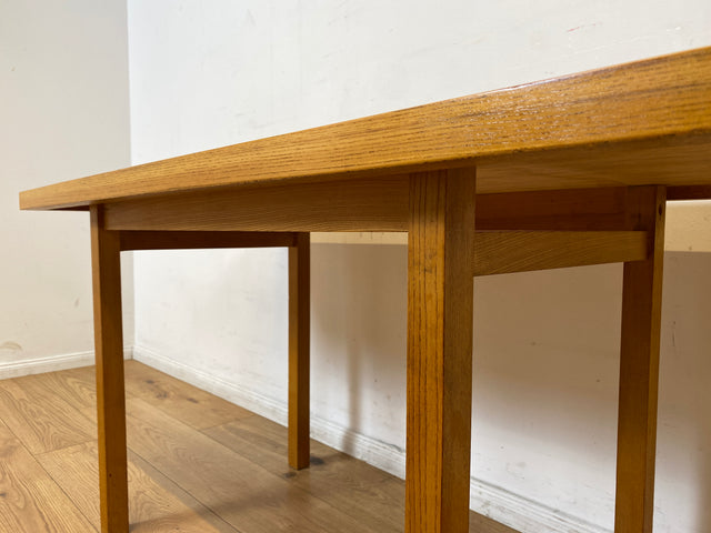 WMK I Versand möglich I Minimalistischer und gut erhaltener heller 60er Jahre Couchtisch in Eichenholz