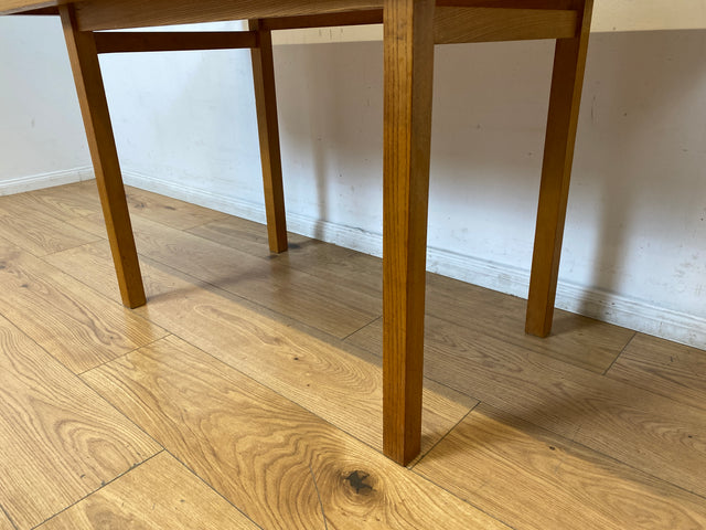 WMK I Versand möglich I Minimalistischer und gut erhaltener heller 60er Jahre Couchtisch in Eichenholz
