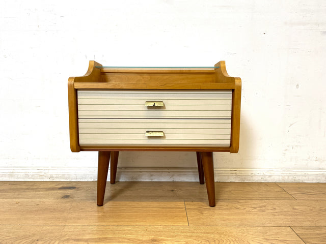 WMK I Formschöner heller Mid-Century Nachttisch mit Schubladen und konischen Füßen I Nachtschrank Nachtschränkchen Nachtkommode Kommode Beistelltisch Ablage Vintage 50er 60er I Berlin Köln Bayern